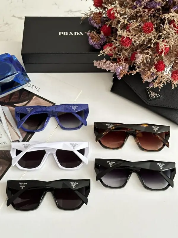 prada aaa qualite lunettes de soleil s_12143372